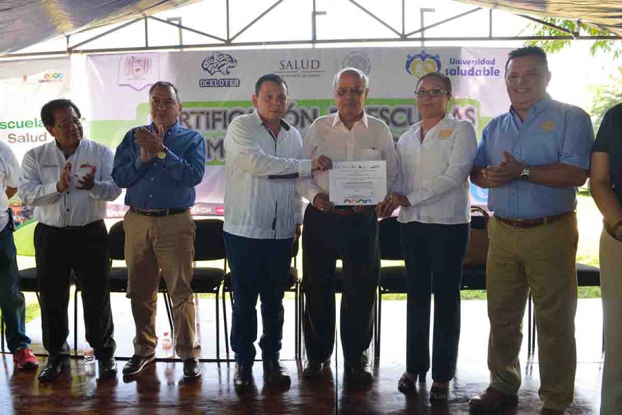 Levantan banderas blancas en unidades académicas de la UNACH en Arriaga