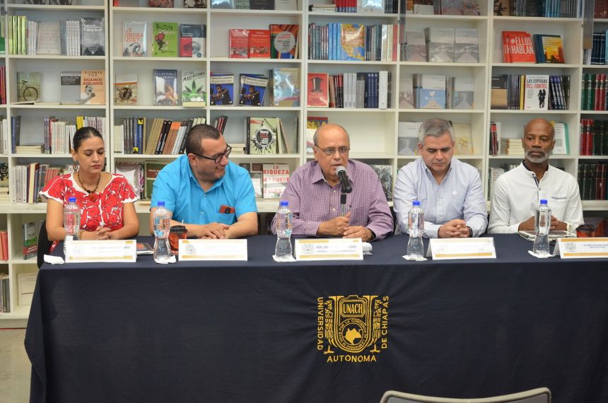Se realiza en la UNACH la conferencia magistral “¿Educación artística o educación por el arte?