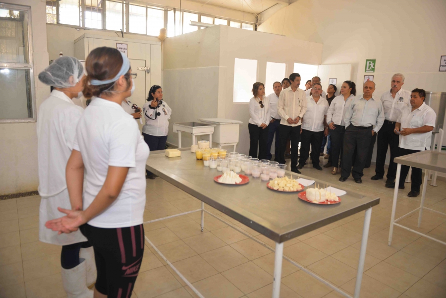 Suma UNACH más espacios con Banderas Blancas