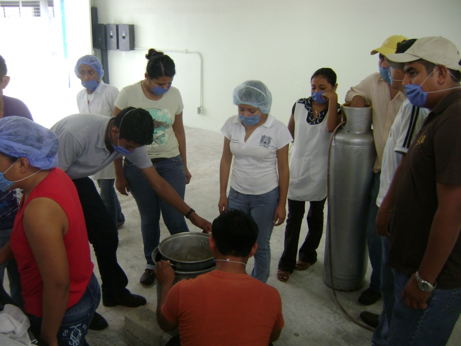 Afirman docentes y alumnos del Centro Maya Contribuirá Tienda UNACH a una mejor distribución de productos elaborados por universitarios