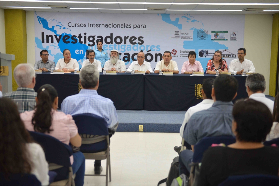 Imparten expertos de la UNESCO y del Consejo Latinoamericano de Ciencias Sociales Cursos Internacionales para Investigadores en Educación