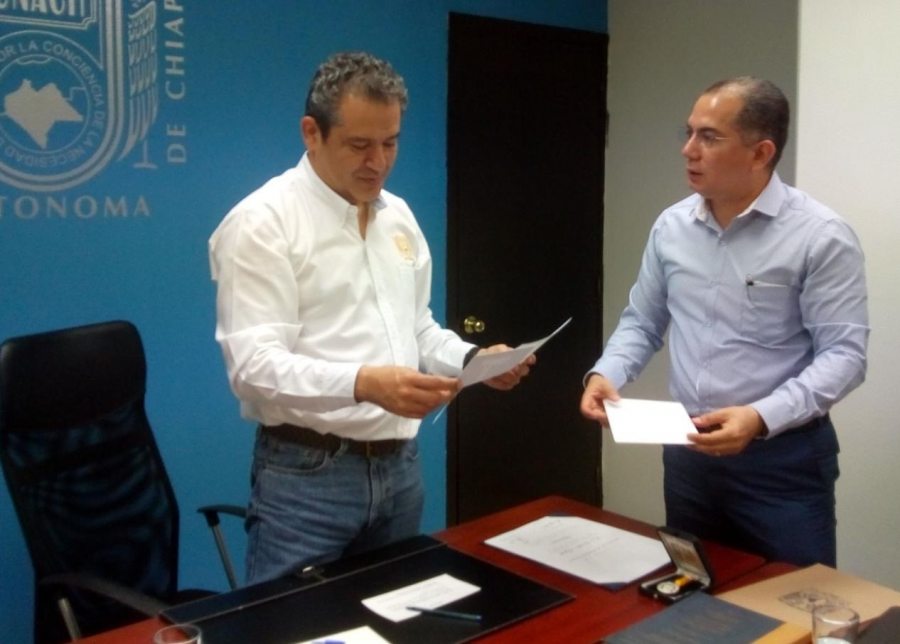 Distinguen a chiapaneco egresado de la UNACH con la medalla “Alfonso Caso”