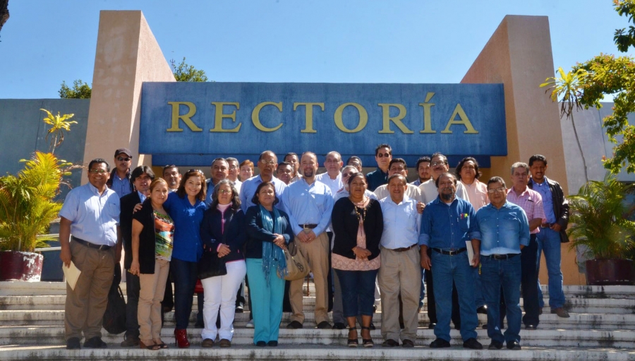 Refrendan compromiso de trabajar conjuntamente docentes de la Facultad de Humanidades y la Administración Central de la UNACH