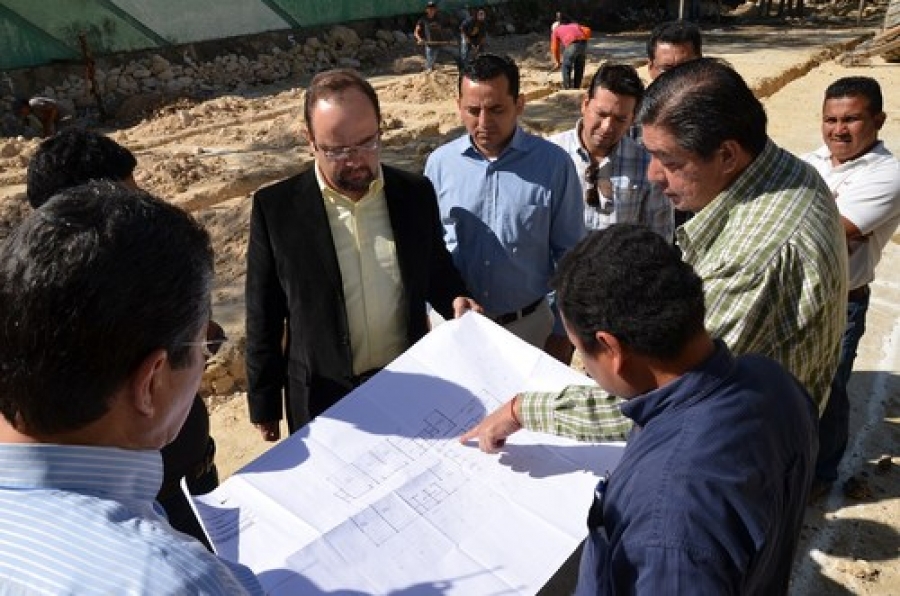 Supervisa Jaime Valls construcción de estancia infantil de la UNACH para hijos de  estudiantes