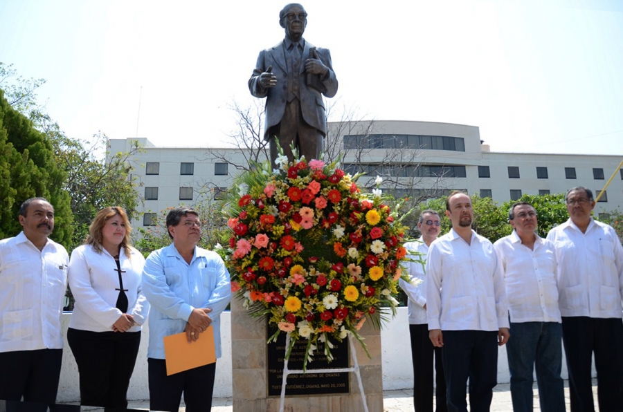 Celebra comunidad universitaria de la UNACH 37 años de su fundación