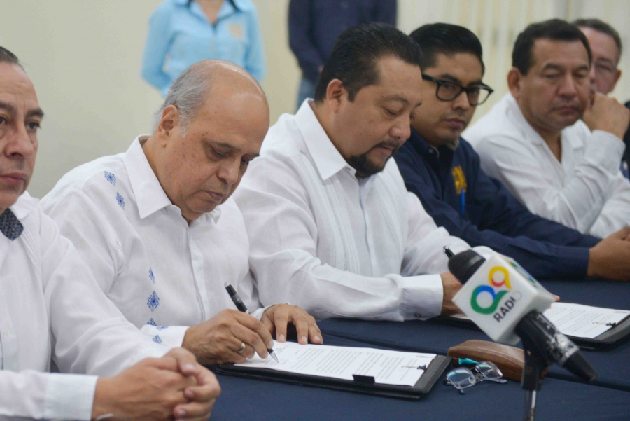 Firman autoridades y sindicato de administrativos de la UNACH Contrato Colectivo 2017