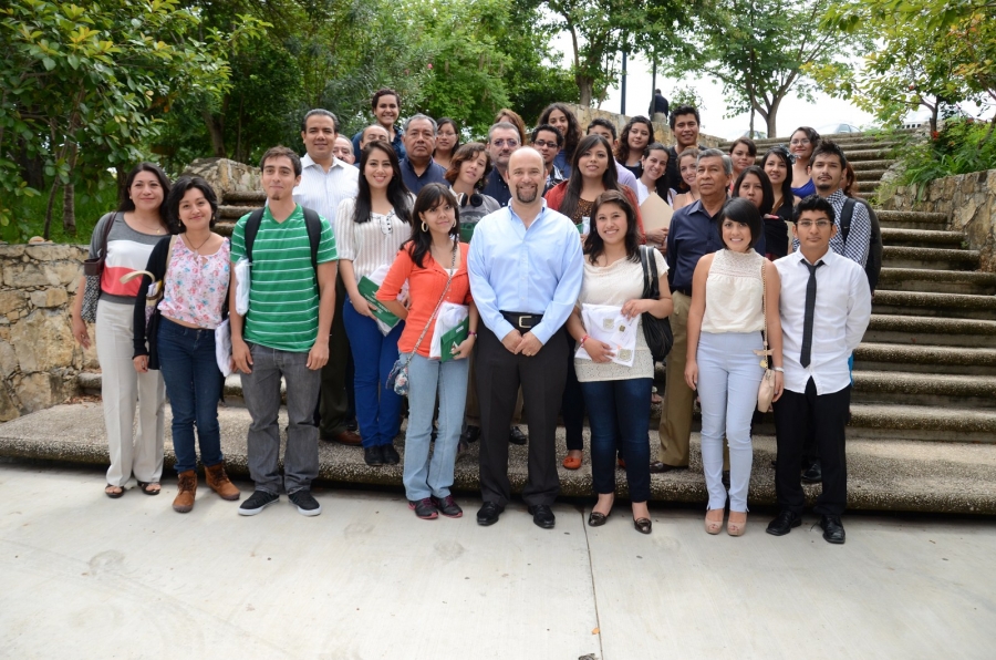 Realizarán estudiantes de la UNACH estancias académicas en el extranjero y universidades del país