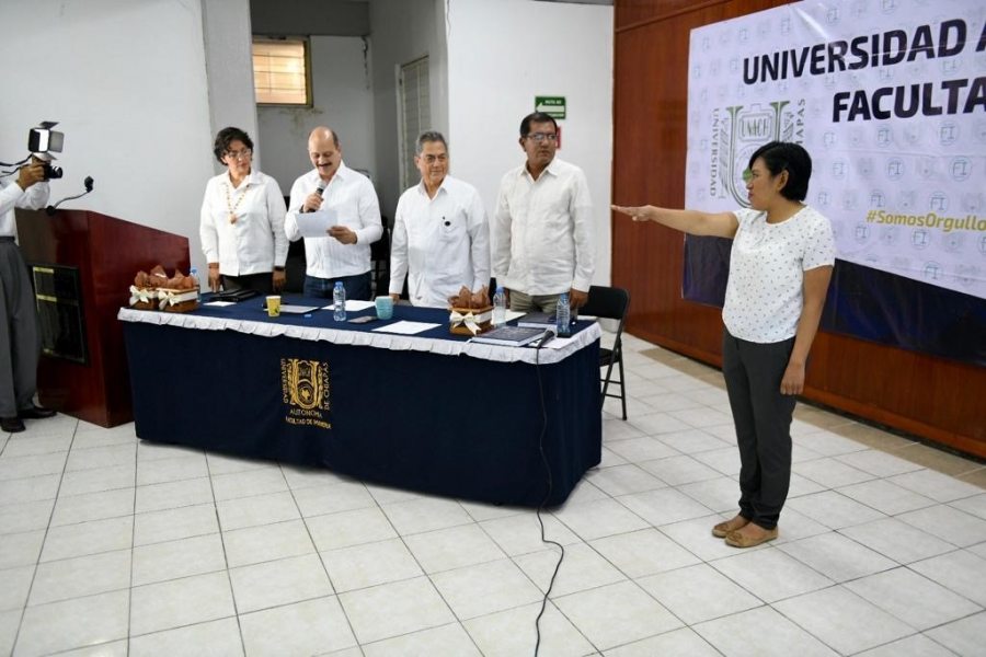 Joven de las etnias Tzeltal- Chol rinde protesta como Maestra en Ingeniería de la UNACH.