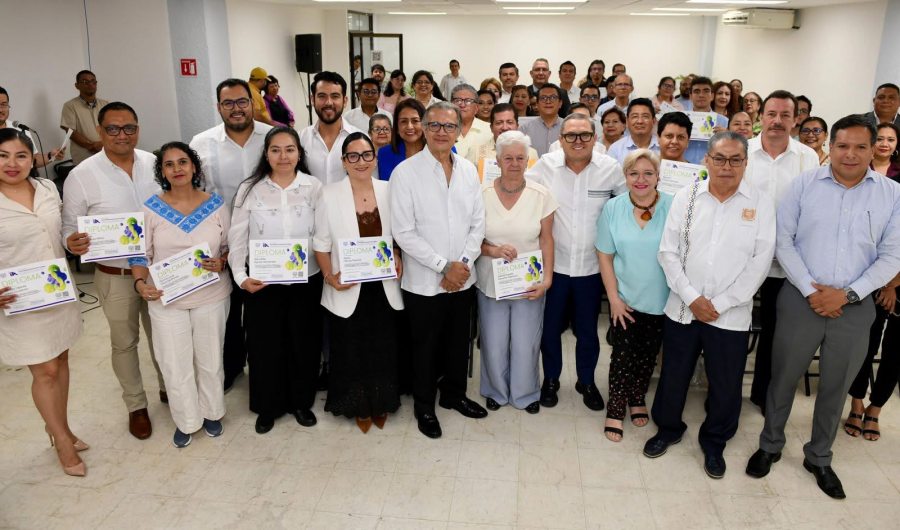 Clausuran en la UNACH los trabajos del Diplomado &ldquo;Navegando en la Era de la Inteligencia Artificial: Habilidades para un Mundo Inteligente&rdquo;