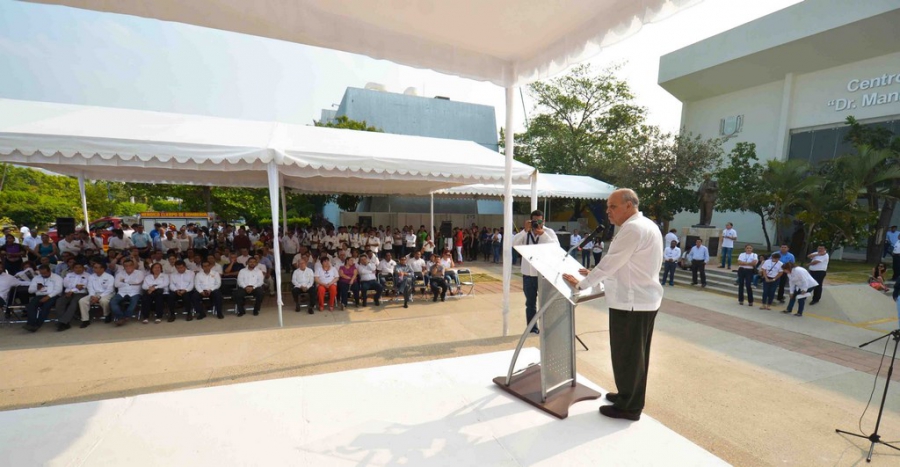  Asisten cientos de jóvenes a la Expo UNACH 2016
