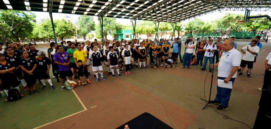 Participan alrededor de 500 trabajadores de la UNACH en Torneo de Voleibol y Futbol Rápido