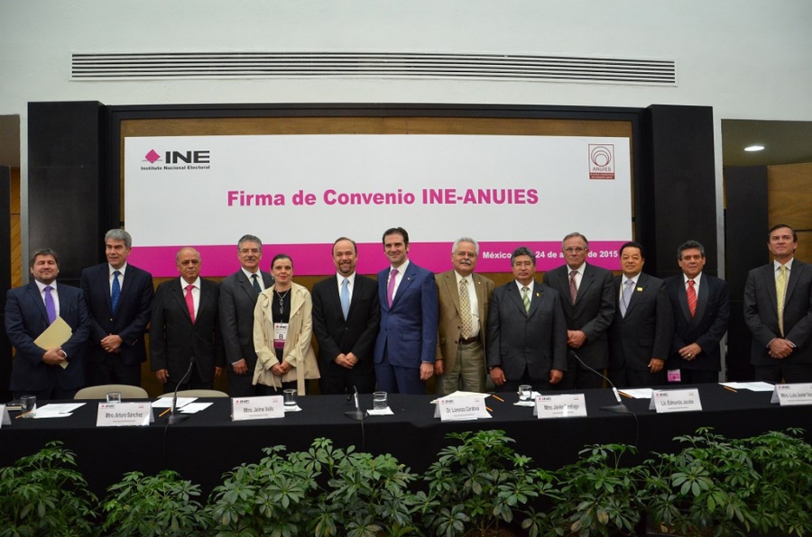  Atestigua Rector de la UNACH el convenio firmado entre ANUIES-INE