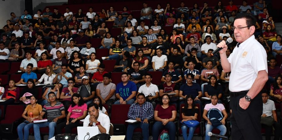 En Tapachula dan bienvenida a alumnos del curso Preuniversitario de Medicina Humana de la UNACH