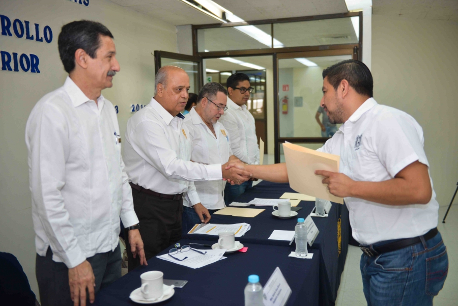 Entregan reconocimiento al personal de la UNACH del Programa de Apoyo para el Desarrollo de la Educación Superior 2016