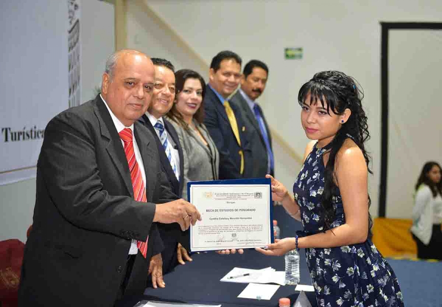 Con título en mano concluyen sus estudios el 80 por ciento de egresados de la Facultad de Contaduría y Administración de la UNACH